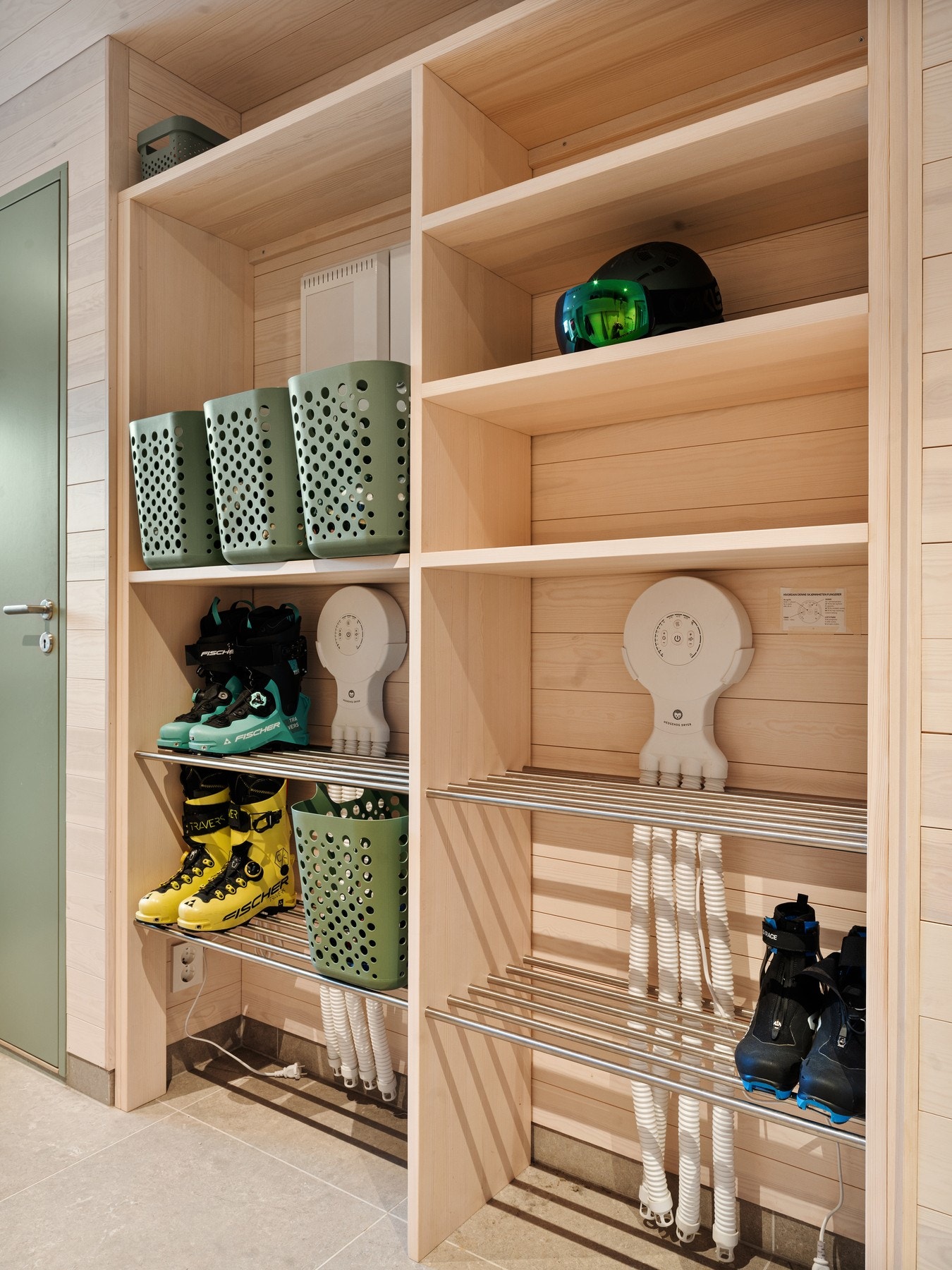 Spesialdesignede garderobe- og lagringsløsninger fra Aaver snekkeri. Galleribilde