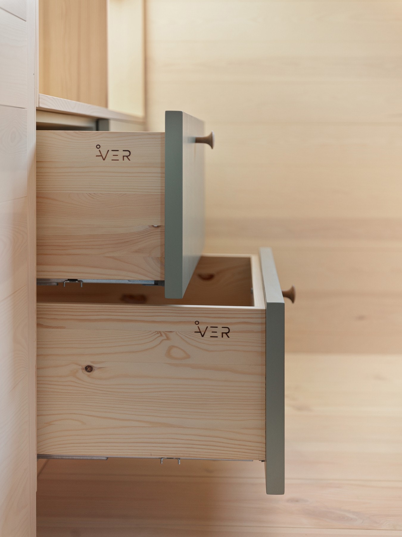 Spesialdesignede garderobe- og lagringsløsninger fra Aaver snekkeri. Galleribilde