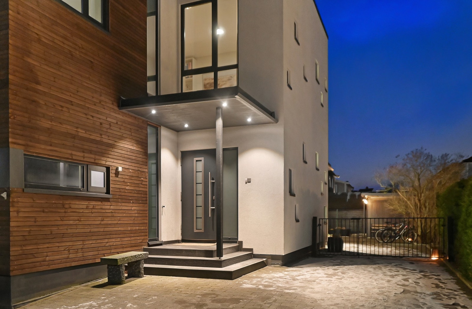 Inngang til utleieleilighet med samme utforming hovedinngang. Galleribilde