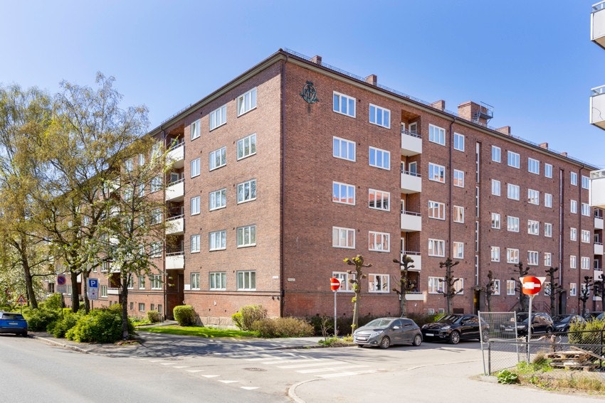 Fra leiligheten er det få minutters gangavstand til Sofienbergparken, Grünerløkka, Tøyenparken og Botanisk Hage. Sentralt og populært område hvor du har "alt" i gåavstand. Galleribilde