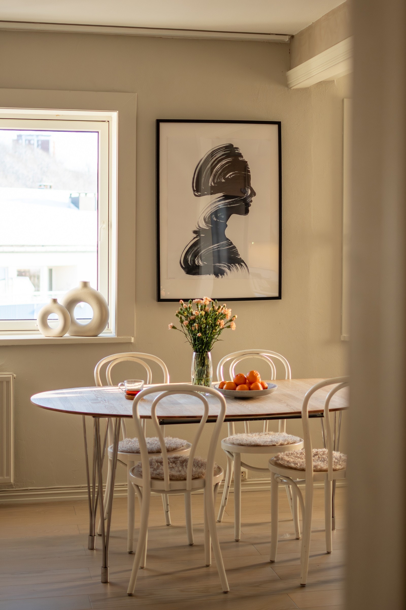 Leiligheten har en god planløsning med store vindusflater og gode lysforhold. Galleribilde