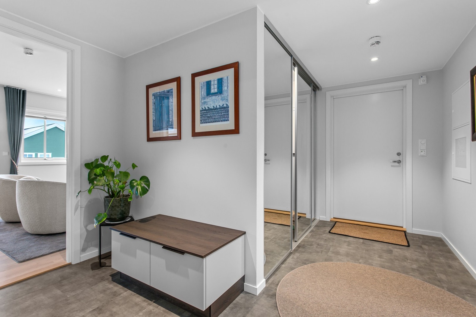 Entre er utstyrt med en smart garderobeløsning. Galleribilde