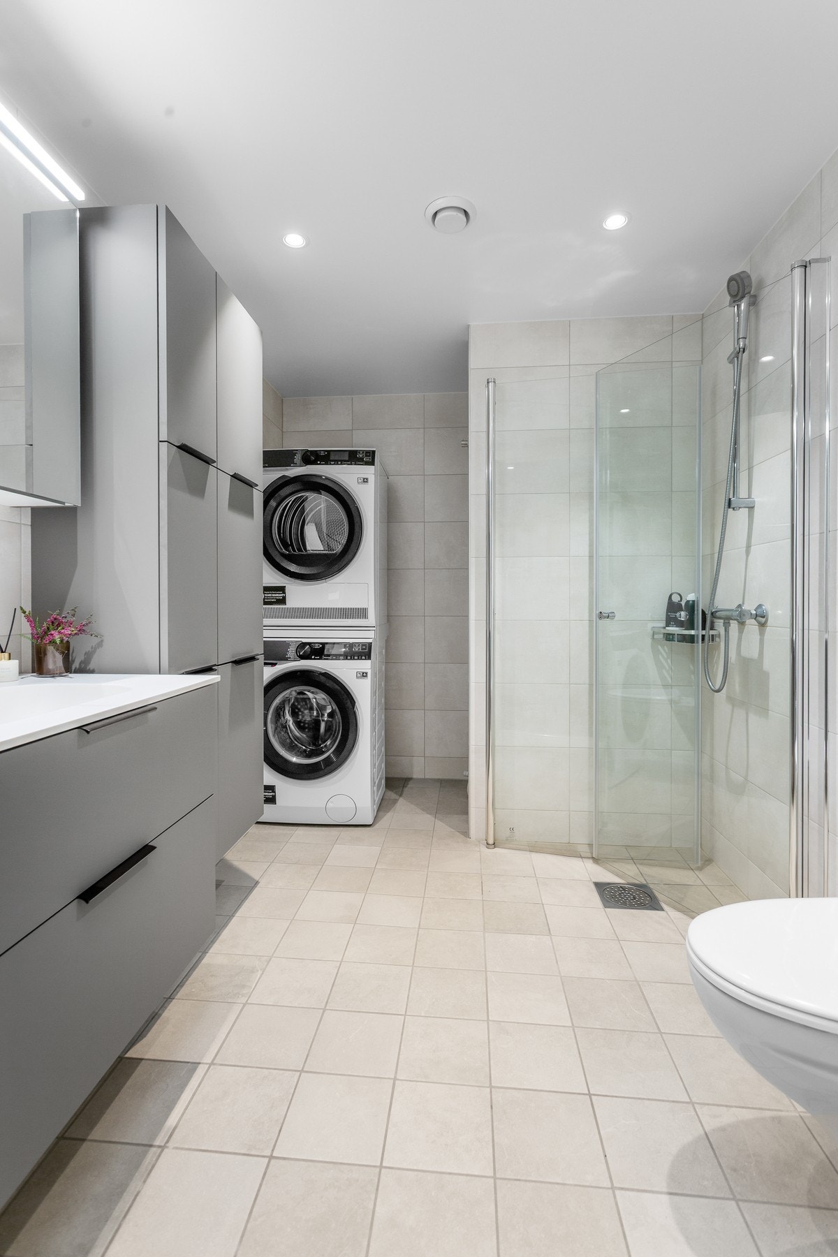 Badet er på 5,7m². Galleribilde