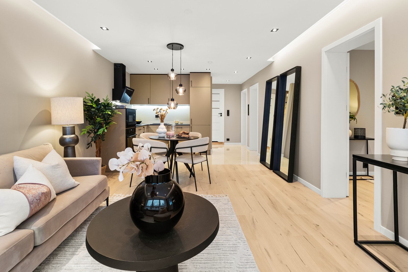 Unik og rålekker nyoppusset 4-roms leilighet med super beliggenhet i populære Engsletta brl Galleribilde