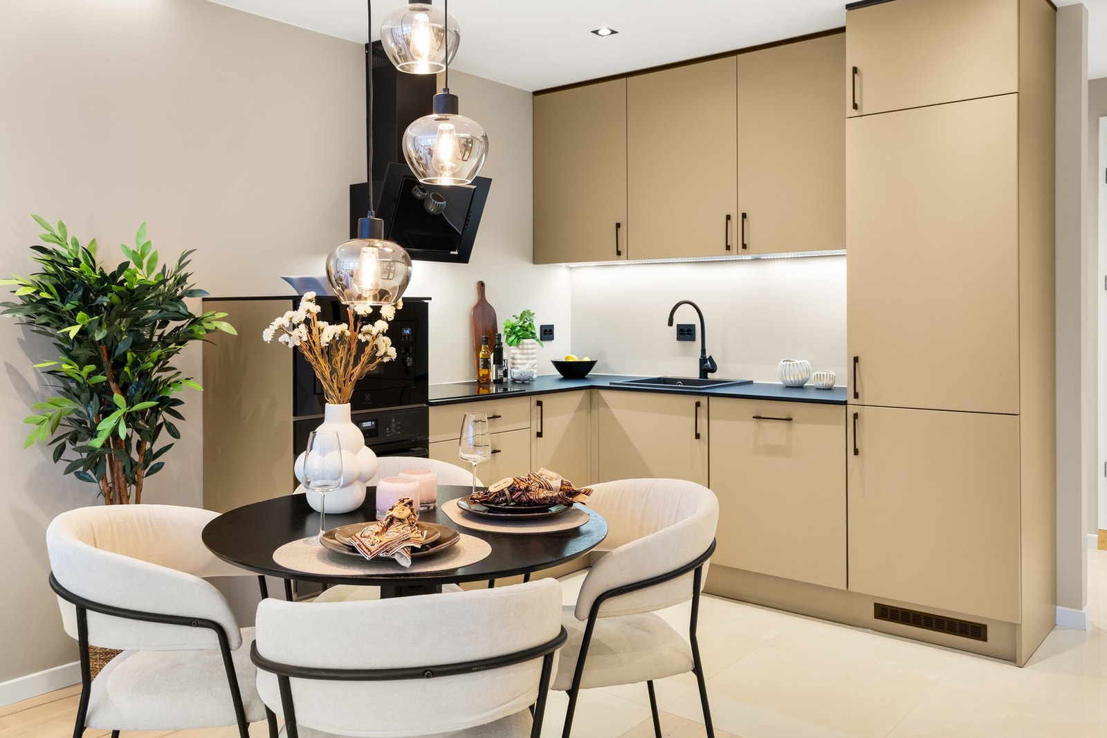 Flott åpen kjøkkenløsning Galleribilde