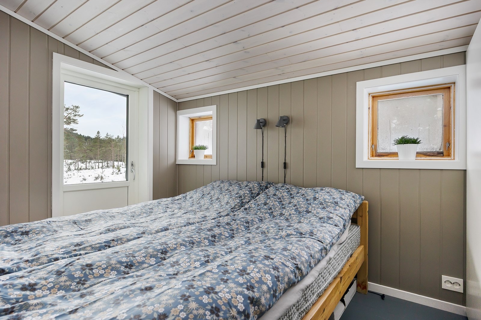 Utgang til uteområde fra soverom. Galleribilde