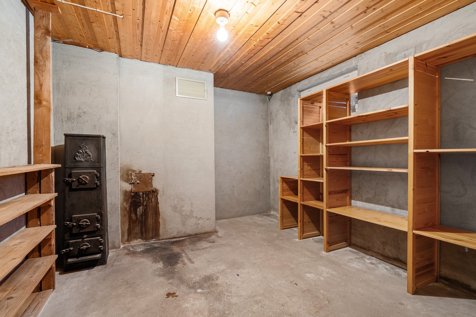 Fra lagringsrom i kjelleretasjen Galleribilde