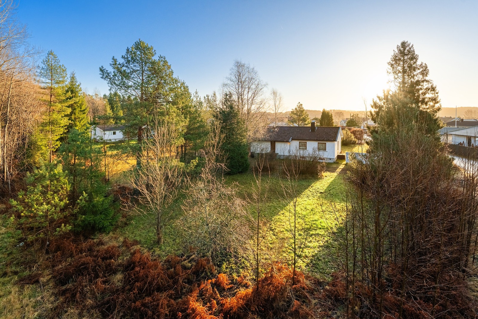 Romslige utearealer utenfor huset Galleribilde