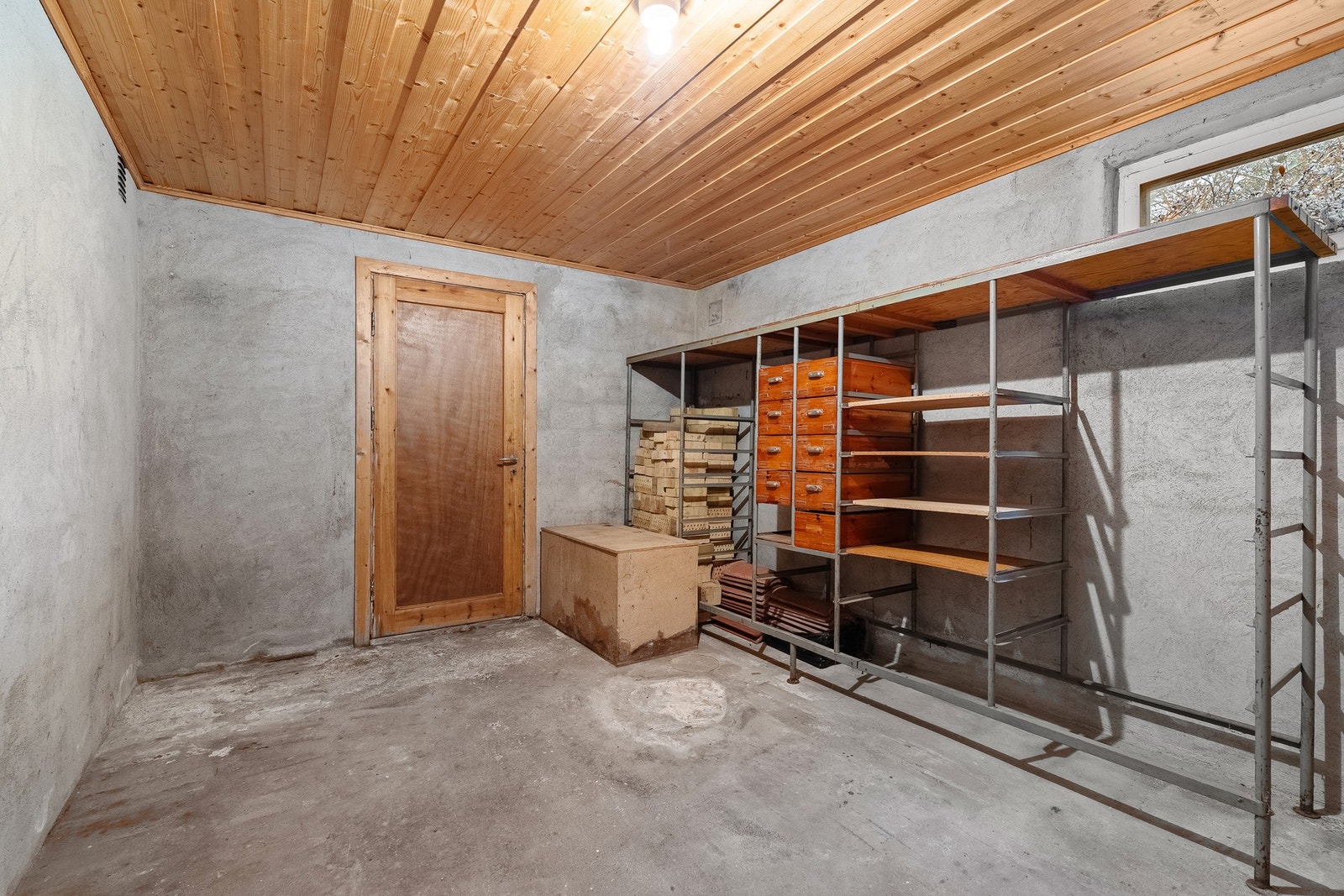 Fra lagringsrom i kjelleretasjen Galleribilde