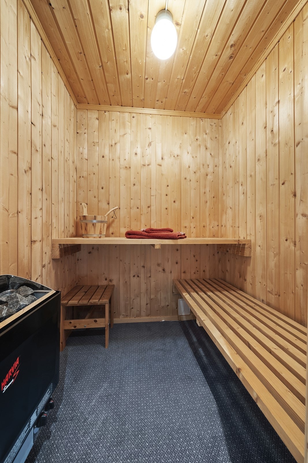 Fra badet er det direkte adkomst til badstue, en deilig og avslappende detalj som gir hjemmet en egen velvære følelse året rundt. Galleribilde