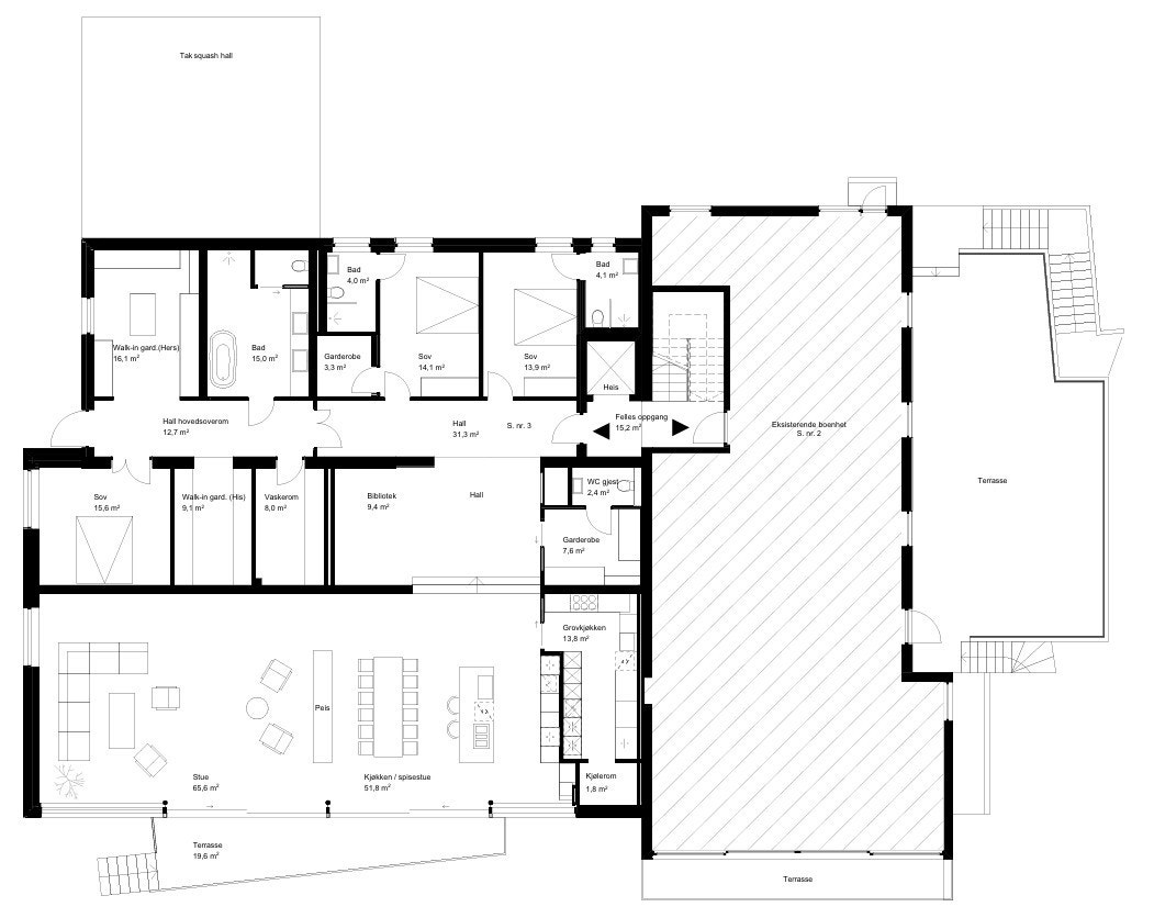 Svært gjennomtenkt planløsning. Legg merke til masteravdeling med "his" og "hers" walk-in, separat garderobe med gjestewc og ikke minst fullt utstyrt grovkjøkken Galleribilde