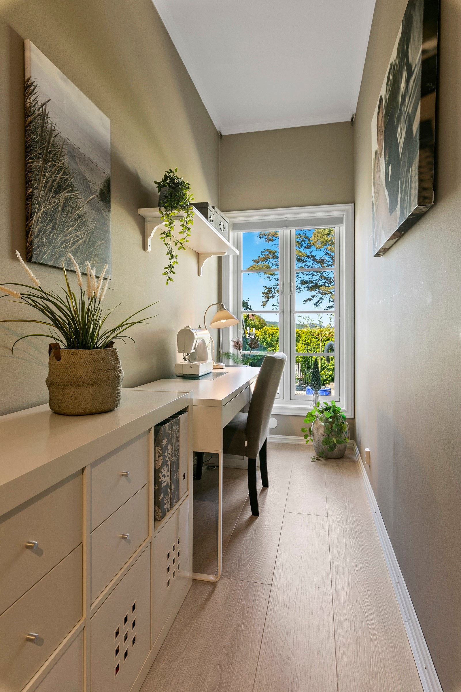 I enden av soverommet er det også plass til en pult Galleribilde