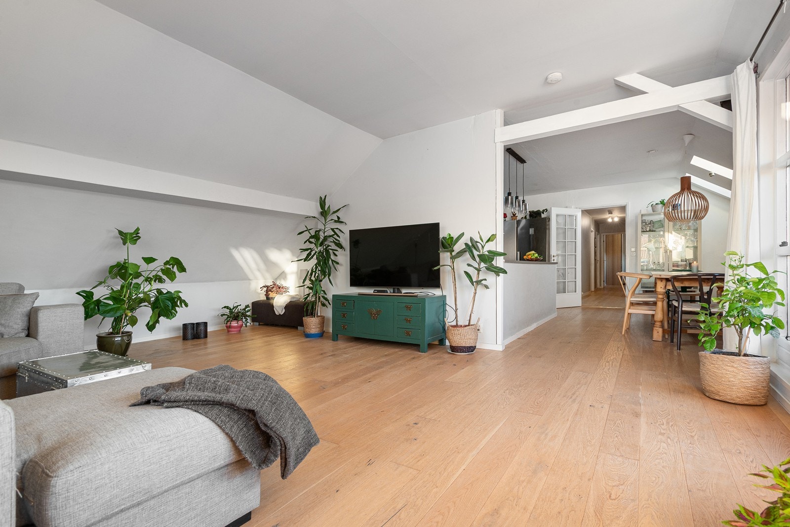 Store rom, praktiske løsninger og et solid utgangspunkt for modernisering etter eget ønske Galleribilde