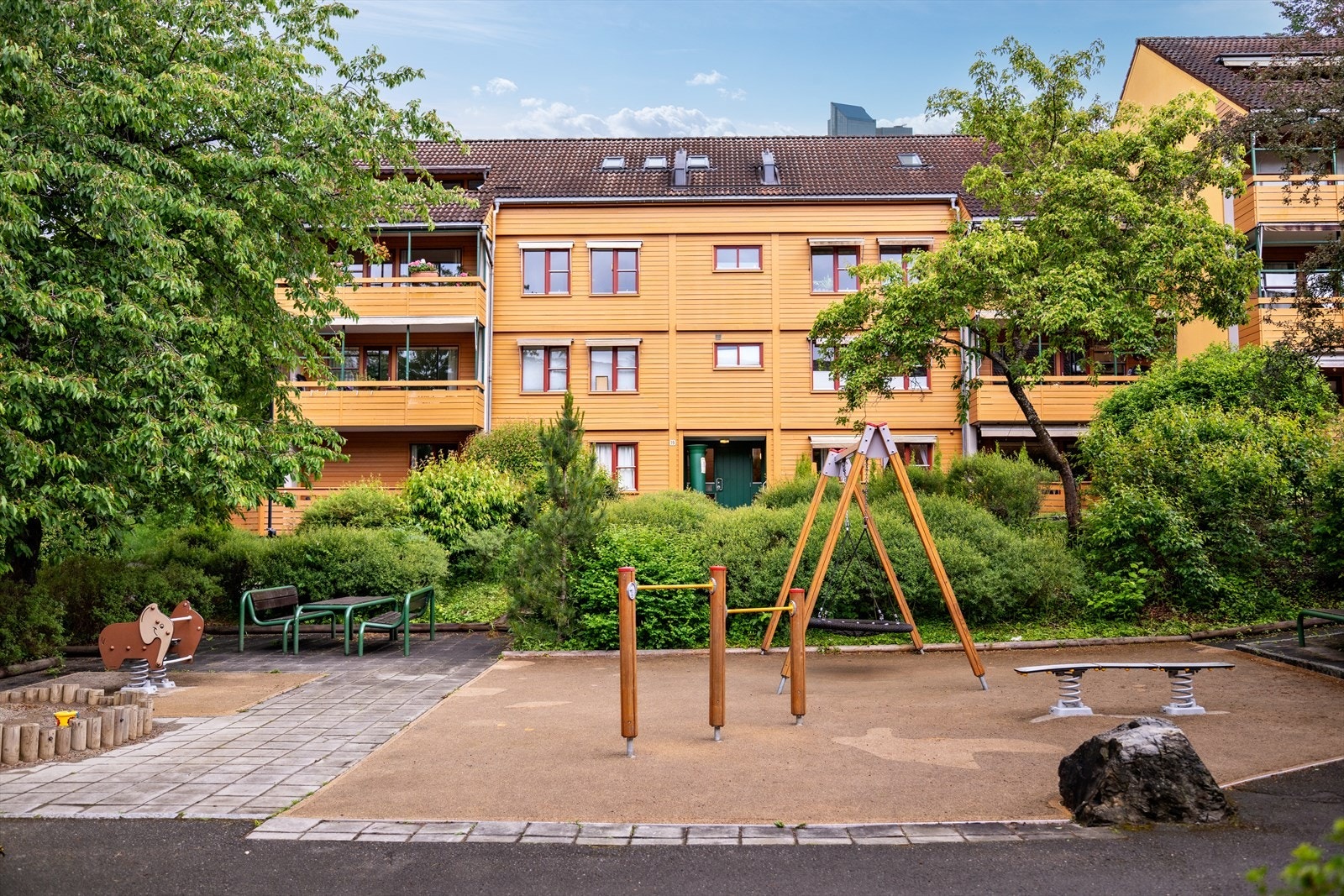 Borettslaget sommerstid - Borettslaget har de senere år oppgradert alle sine tre lekeplasser Galleribilde