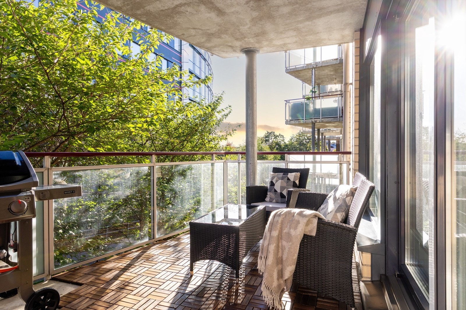 Fra stuen er det utgang til en svært hyggelig sydøstvendt balkong. Galleribilde