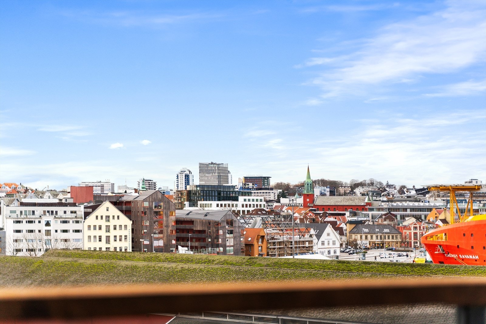 Flott utsikt over høyhusene i sentrum. Galleribilde