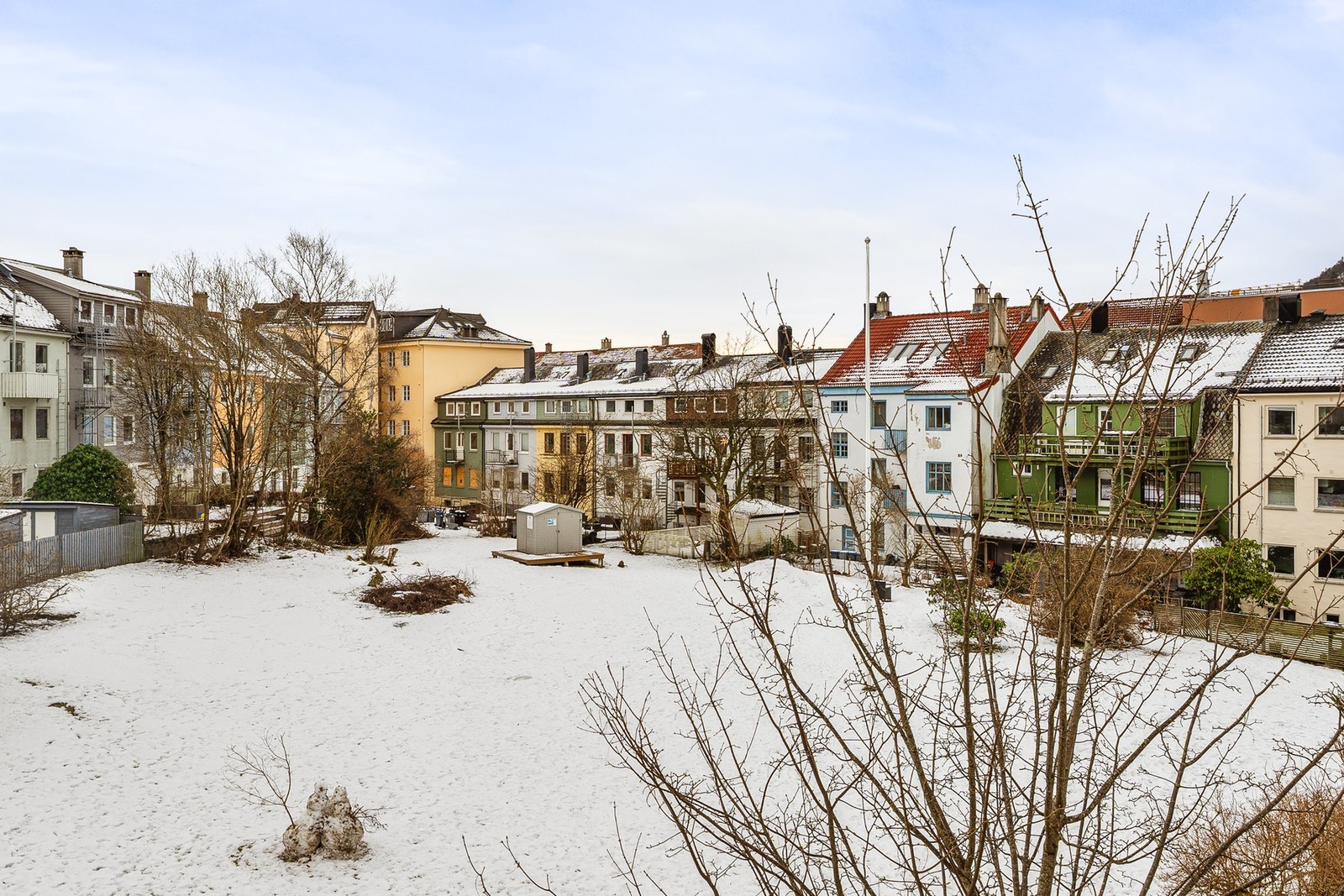 Hyggelig utsyn mot flotte Dikterhagen. Galleribilde