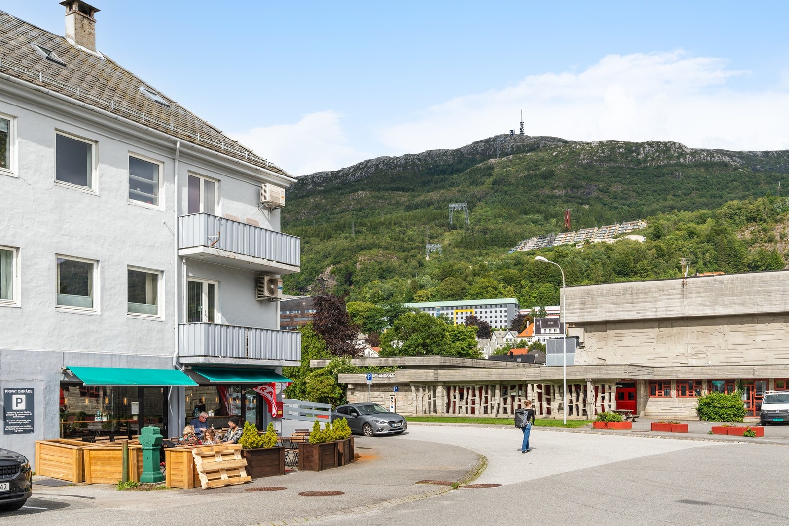 Det er flotte turmuligheter i området. Fra leiligheten er det kort vei til både Ulriken og Løvstakken. Galleribilde