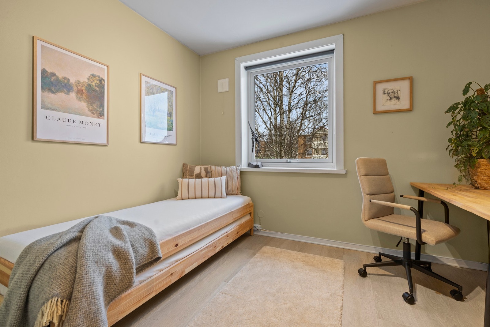 Rommet passer ypperlig som gjesterom, barnerom eller kontor - alt etter ønske og behov. Galleribilde