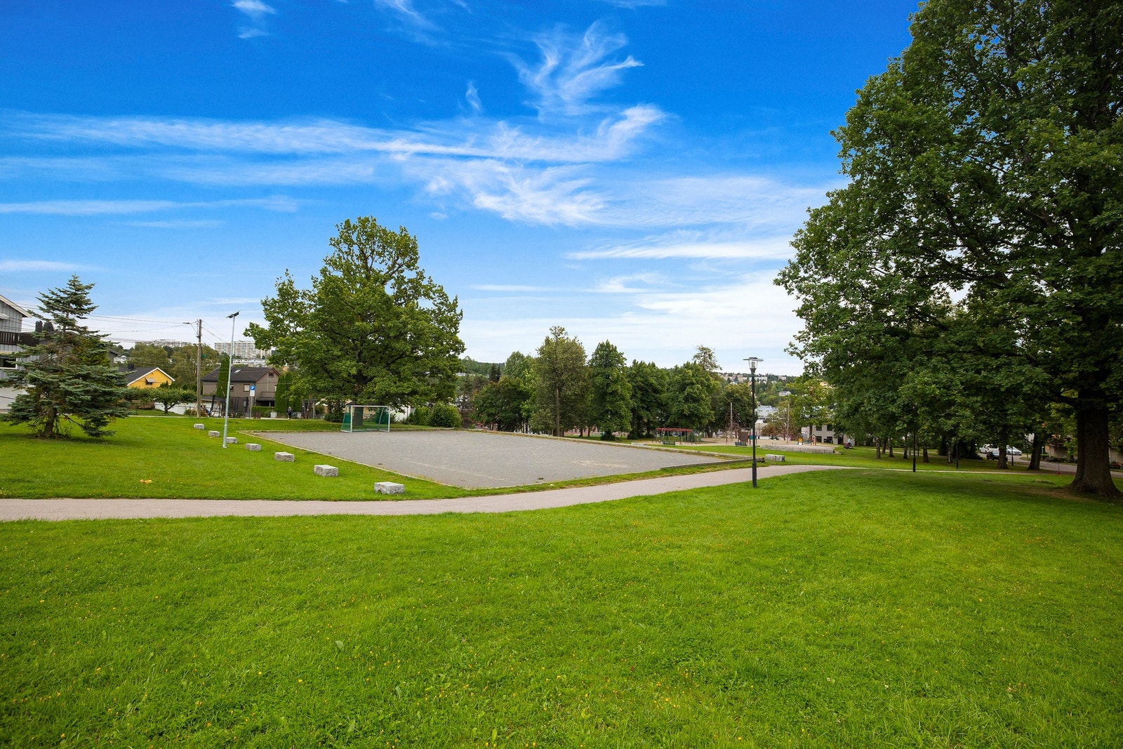 Fra leiligheten er det kort vei til flere fine turområder. Galleribilde