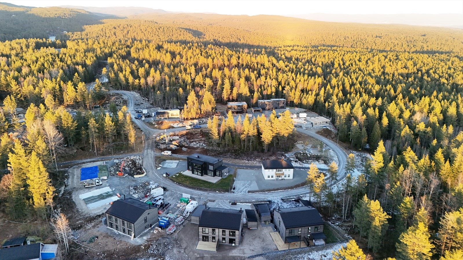 Bilde fra trinn 1, med trinn 2 i bakgrunnen. Bilde tatt. 28.11.2024. Galleribilde