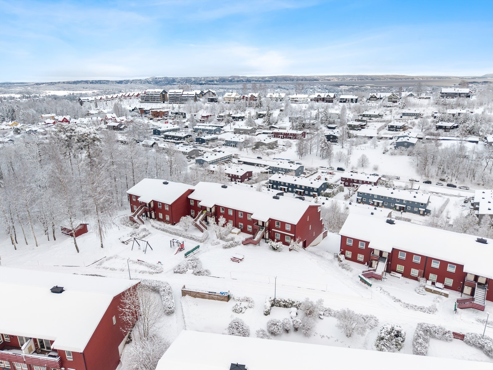 Dronefoto tatt over nærområdet og fellesarealene. Galleribilde