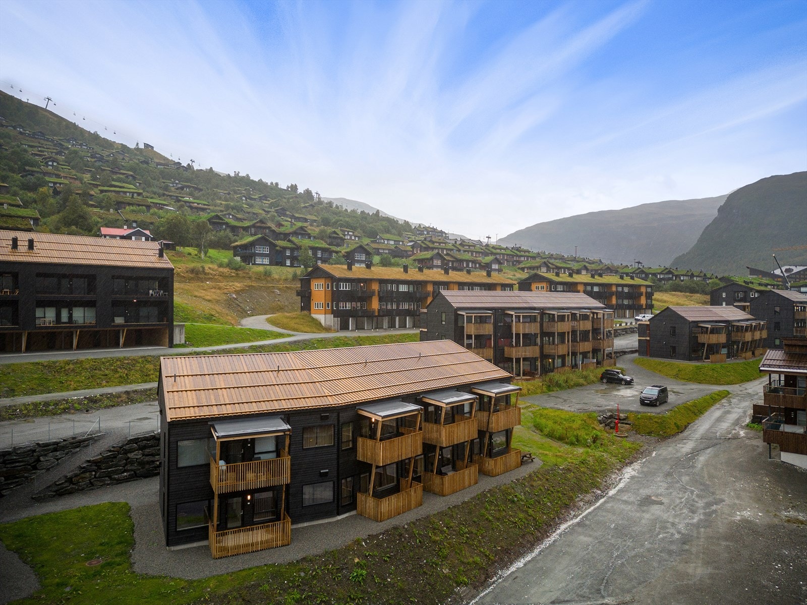 En moderne fritidsleilighet av gode kvaliteter, sentralt og attraktivt beliggende i nedre del av helårsdestinasjonen Myrkdalen. Galleribilde