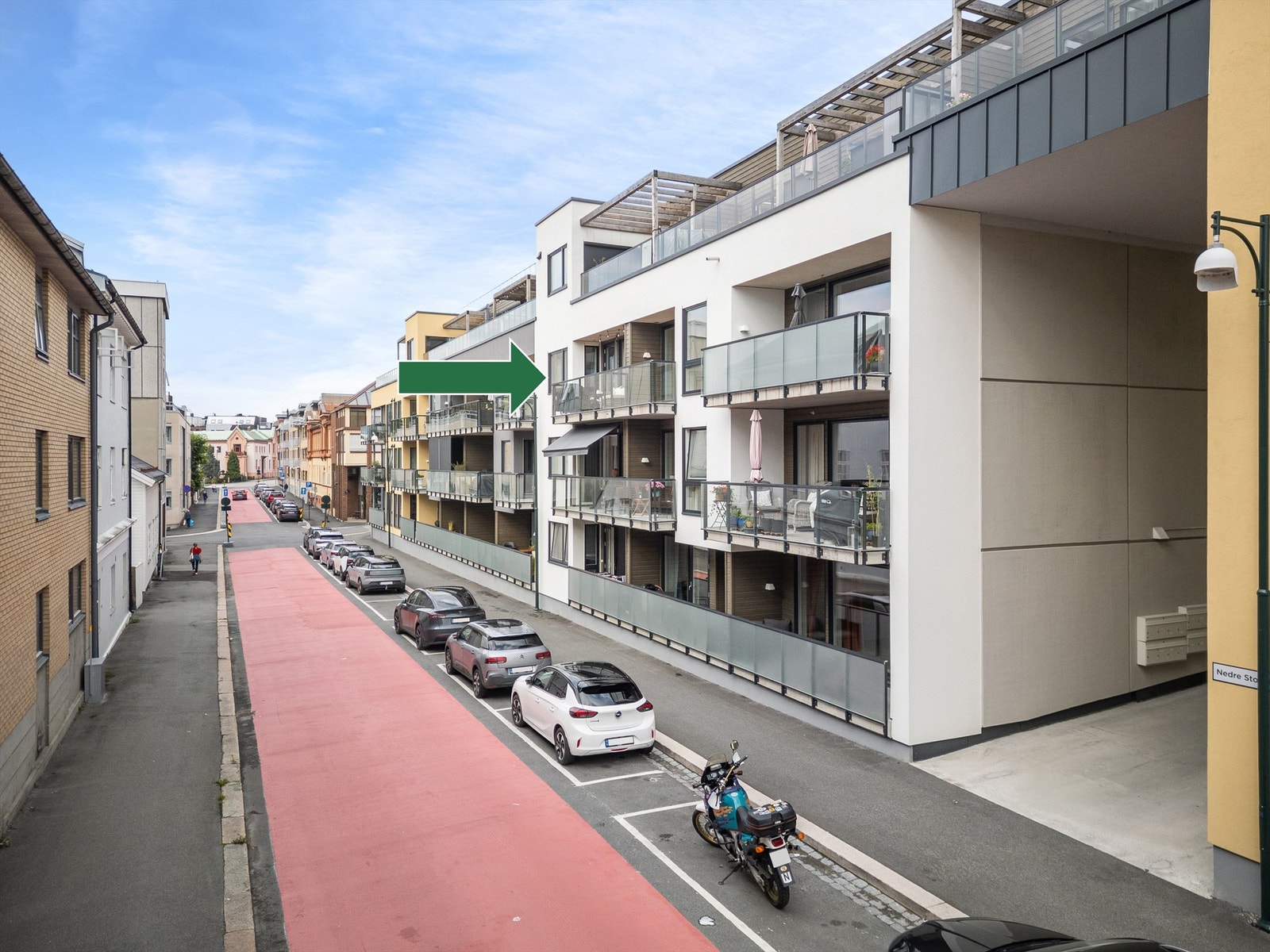 Felles inngangsparti med videre heis- og trappeadkomst til leilighetens etasjeplan (3. etasje) samt garasjeanlegget Galleribilde