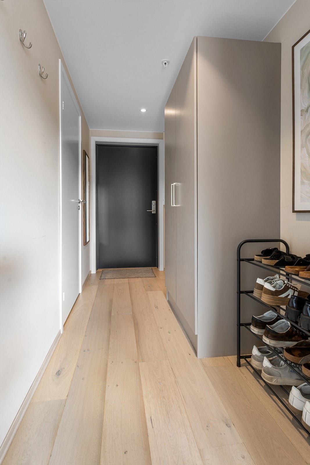 Entré med dørcallinganlegg som har åpnerfunksjon Galleribilde