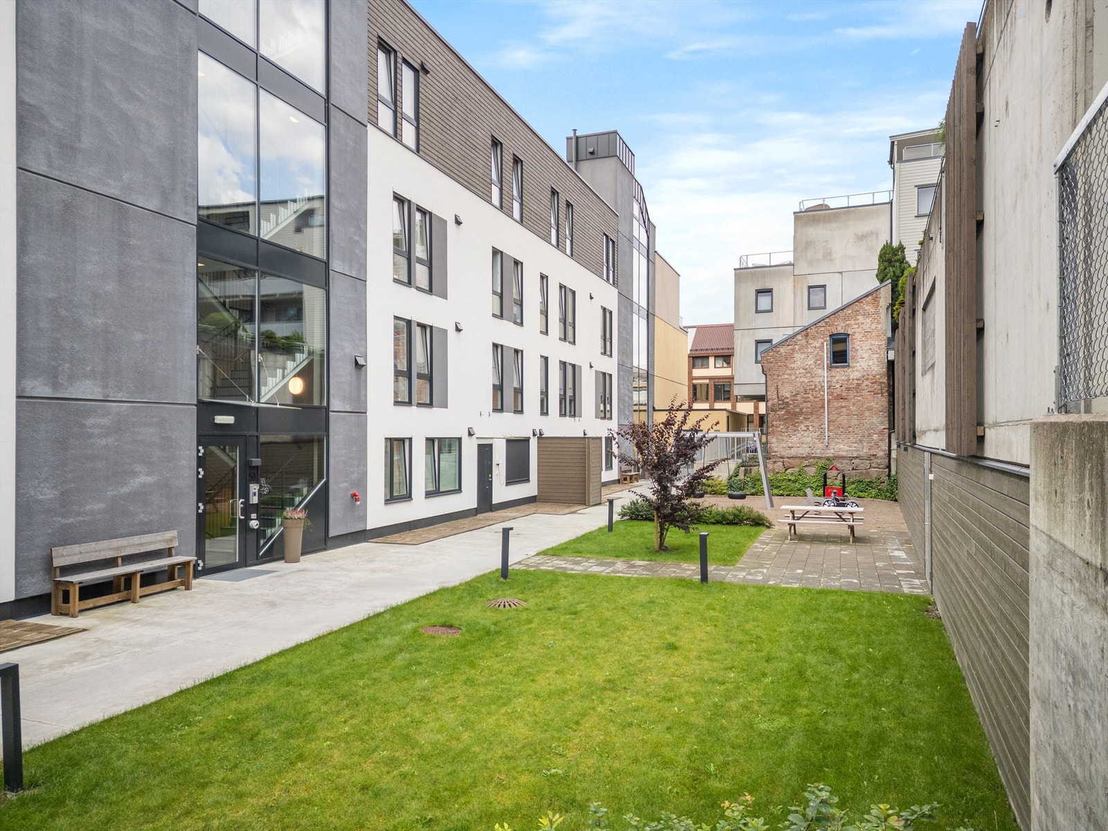 Sentralt med kort vei til det meste - likevel tilbaketrukket i rolig gate Galleribilde