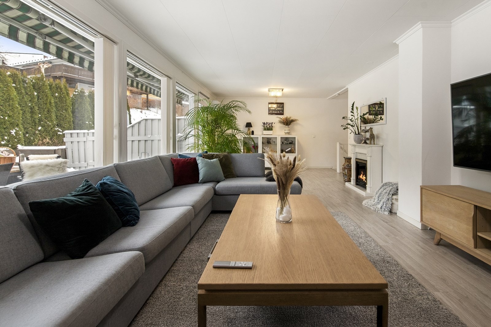 Boligen er oppusset de senere årene og fremstår som pent vedlikeholdt med lyse, moderne fargevalg. Galleribilde
