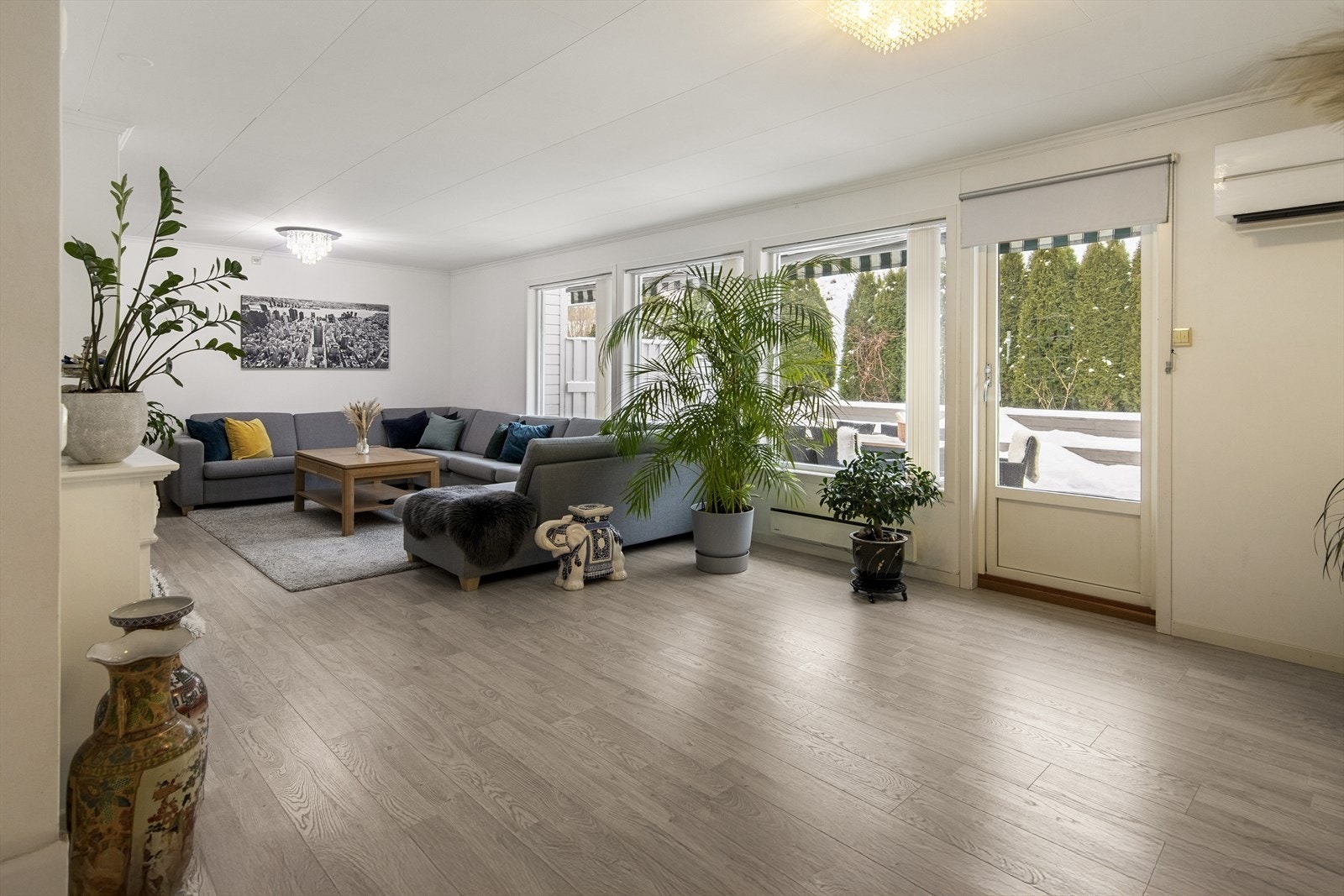 Rekkehuset har en innholdsrik og arealeffektiv planløsning over to plan, i tillegg til praktiske tilleggsarealer. Galleribilde