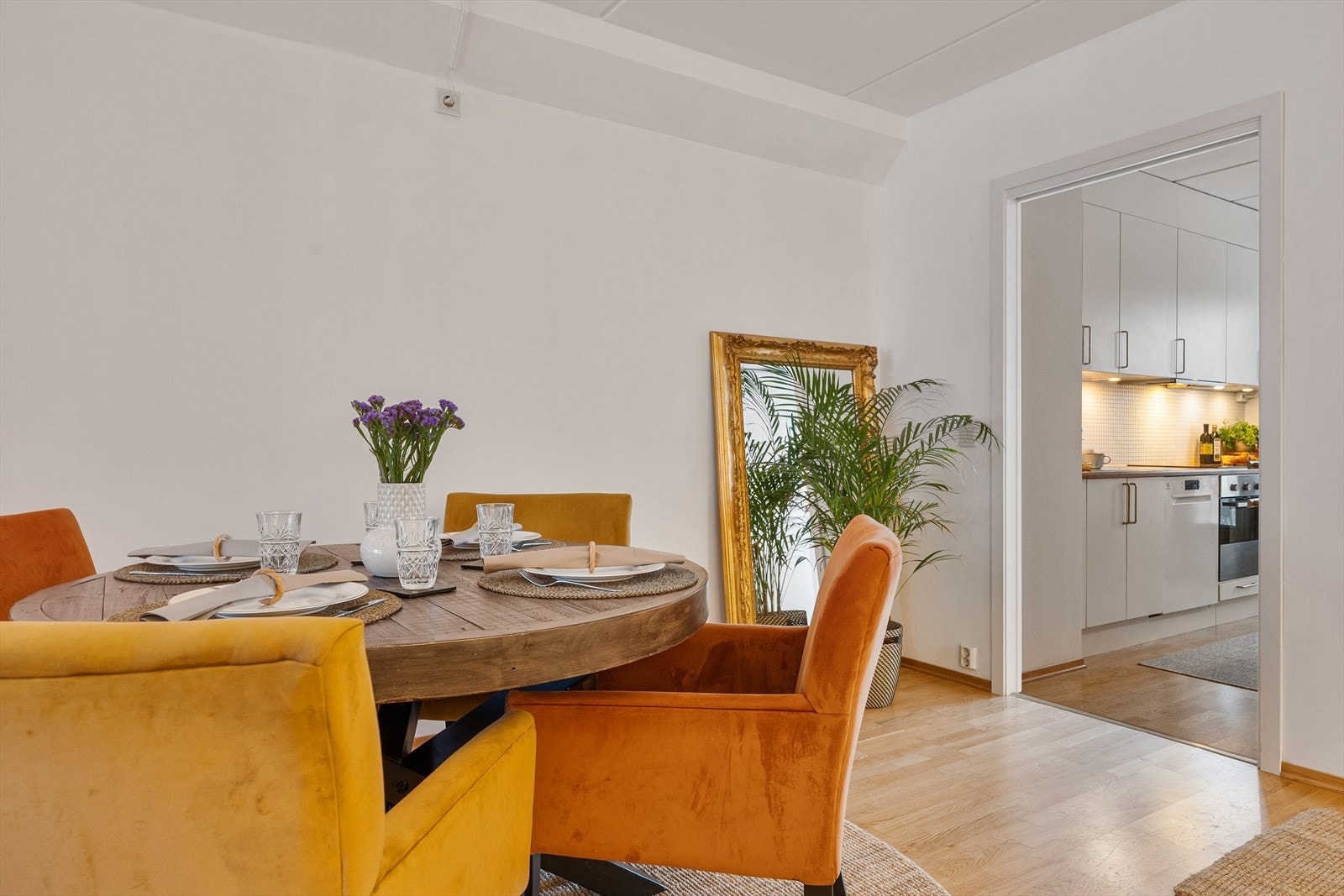 Videre fra stuen ligger boligens kjøkken. Galleribilde