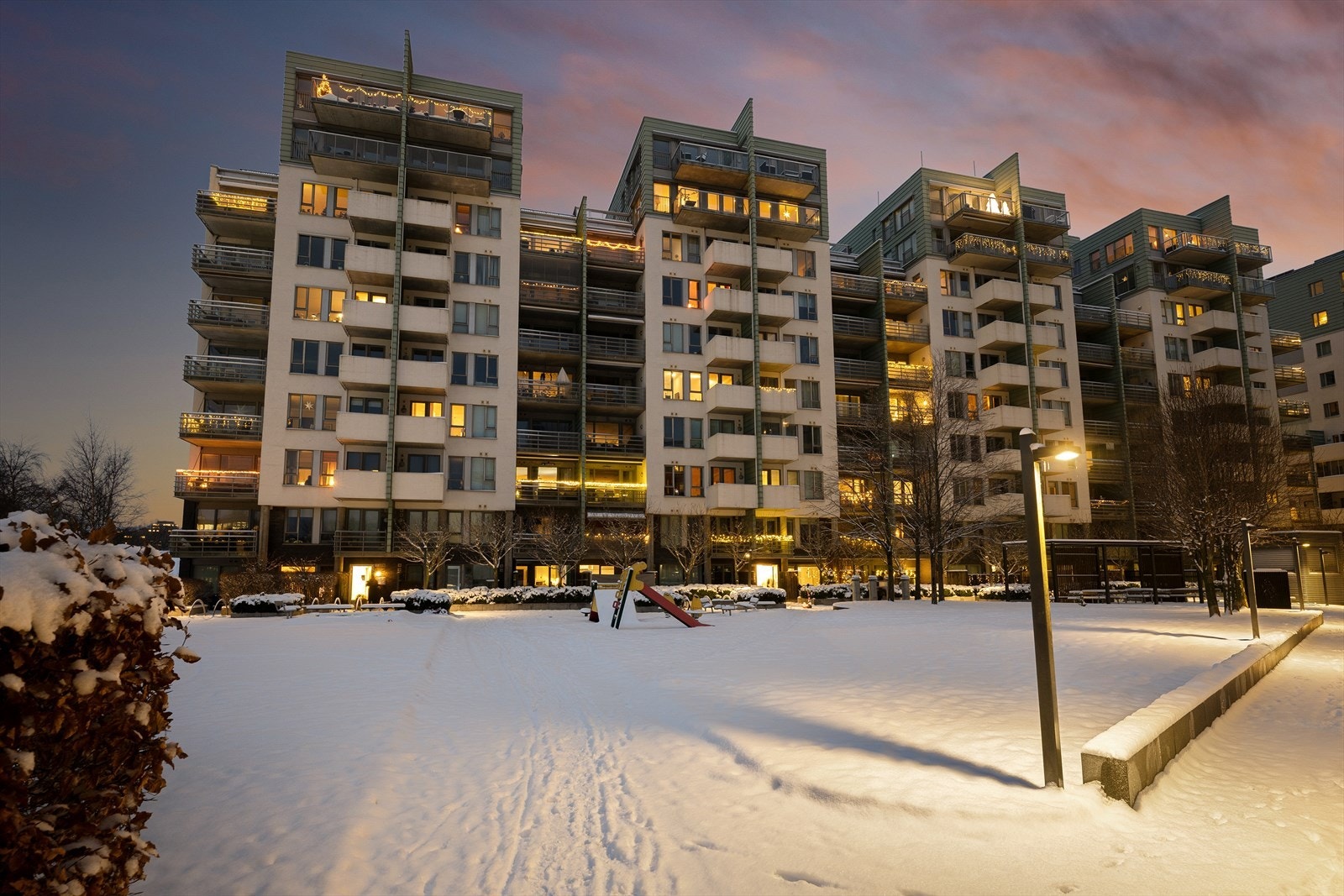 Leiligheten ligger med et av byggets beste beliggenheter i 6 etasje. Galleribilde
