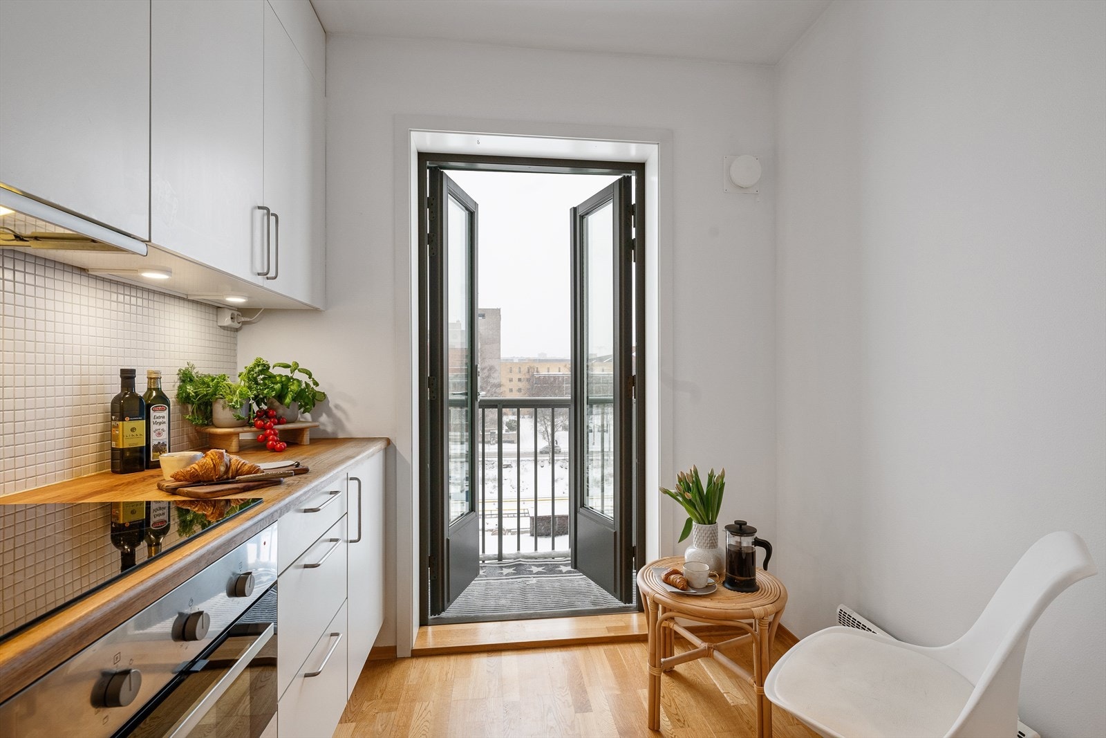 God plass for et mindre kjøkkenmøblement for frokosten! Galleribilde