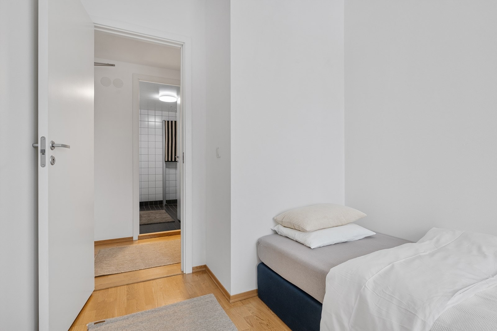 Soverom II er også av god størrelse og egner seg godt som barnerom/gjesterom eller kontor. Galleribilde