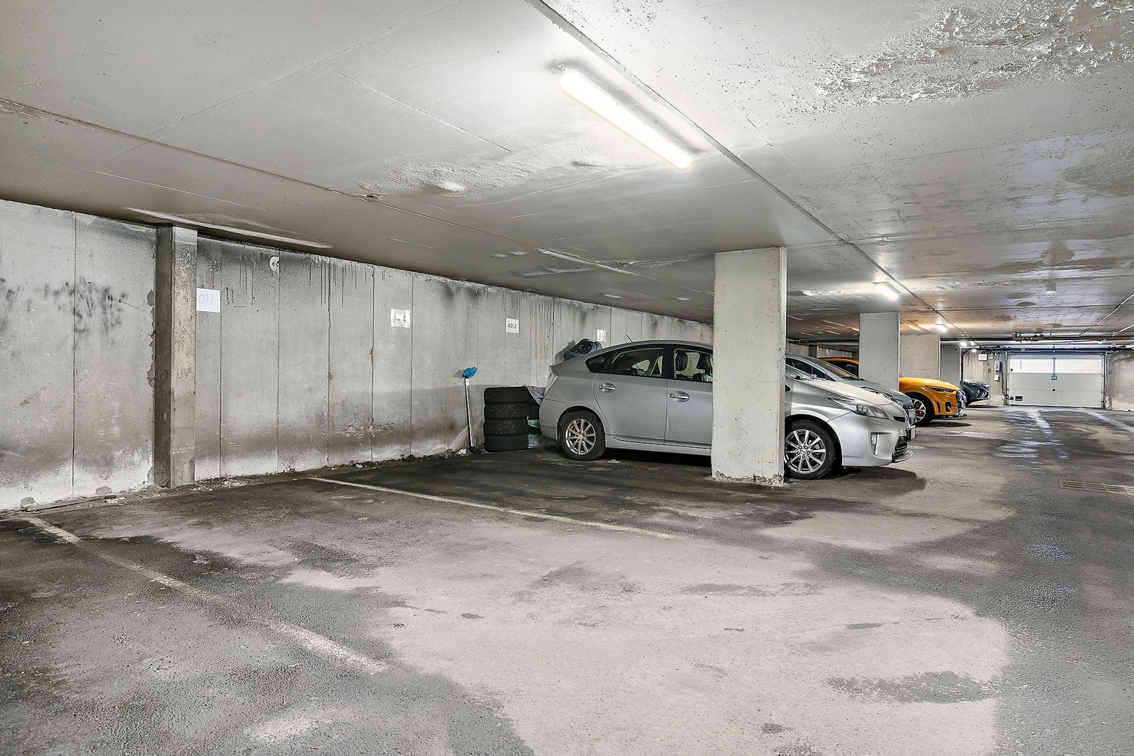 Det følger med boligen en garasjeplass i felles garasjeanlegg under blokken Galleribilde