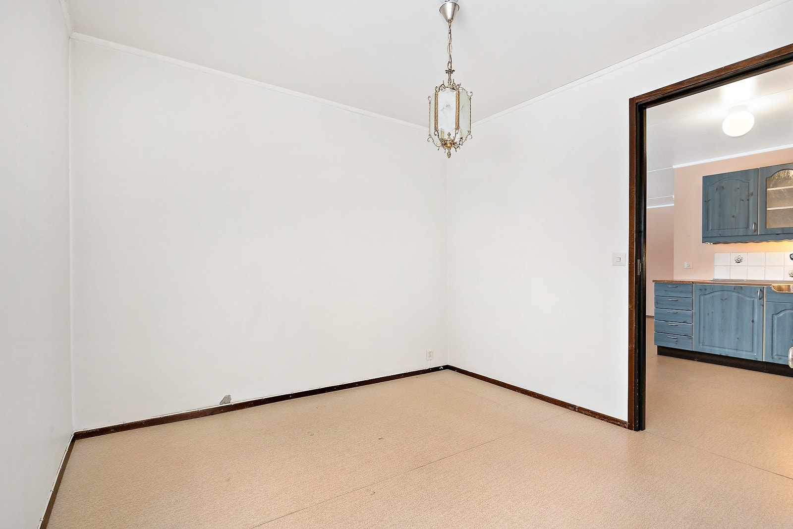 Det er god plass til dobbeltseng og tilhørende nattbord Galleribilde