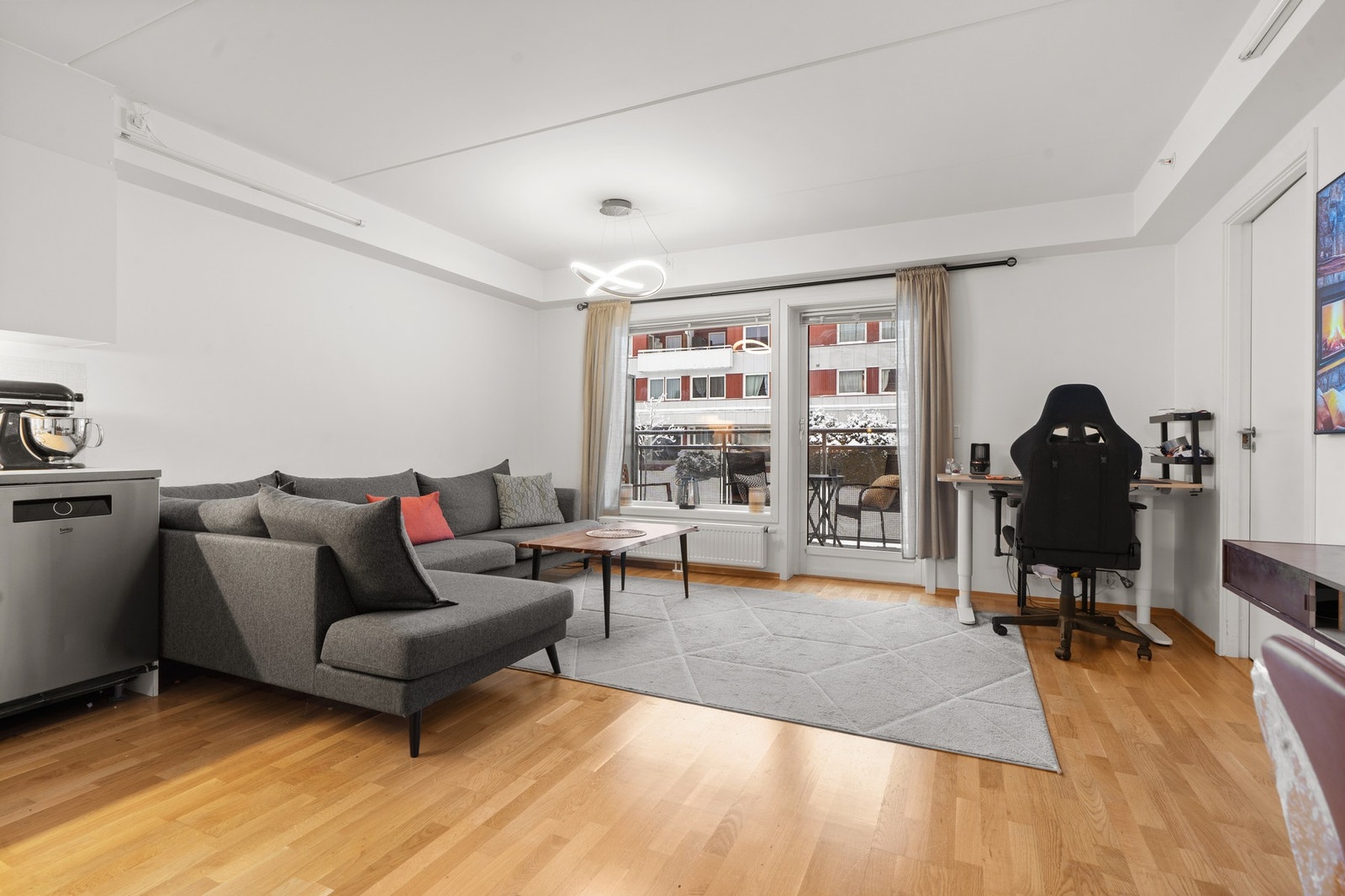 Stuen har direkte utgang til balkongen. Galleribilde