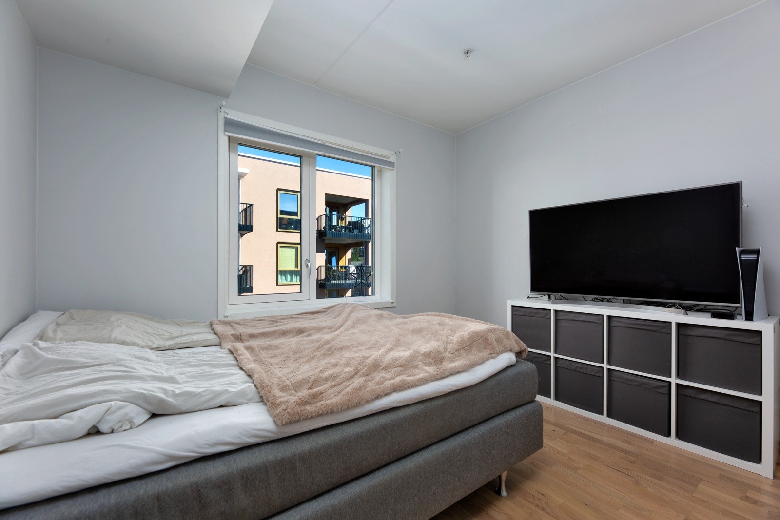 Leiligheten har to fine soverom av god størrelse. Rommene har godt med naturlig lys og gode muligheter for lufting. Galleribilde