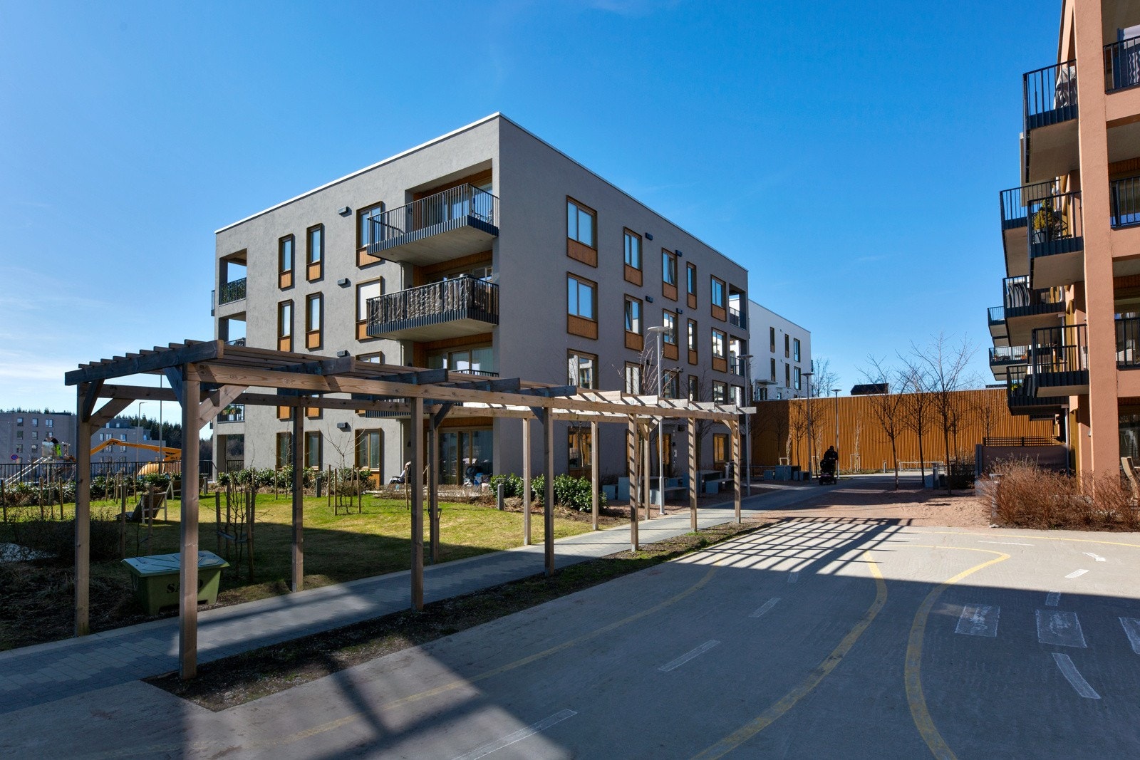 Samtidig sentralt beliggende med kort vei til Ski sentrum med gode utvalg av servicetilbud og fasiliteter. Galleribilde