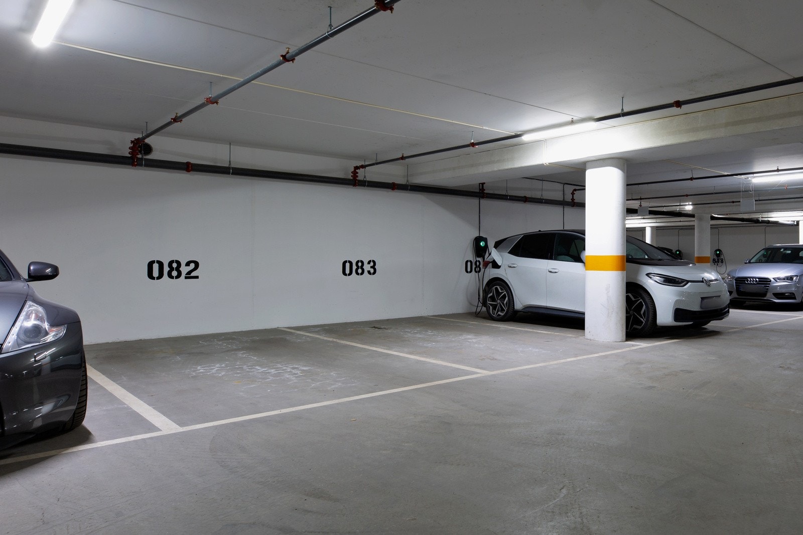 Seksjonseier eier garasjeplass i Tamburløkka 1 og 2 garasjesameie. Galleribilde