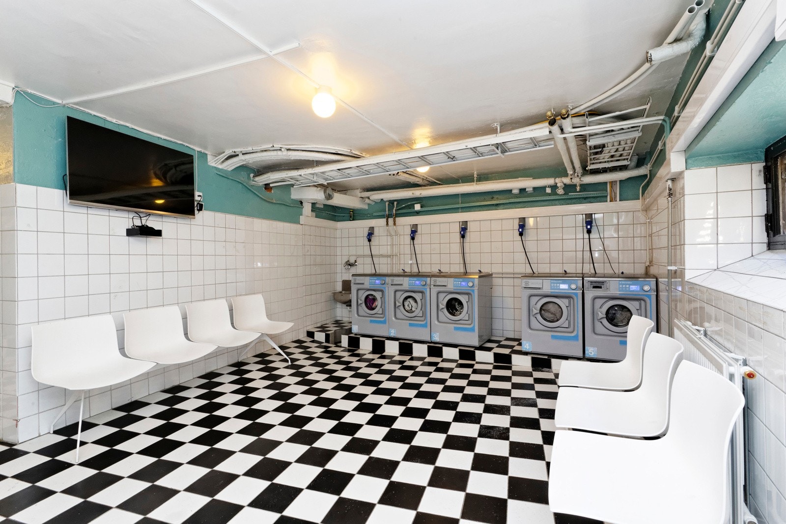 Felles vaskeri. Galleribilde