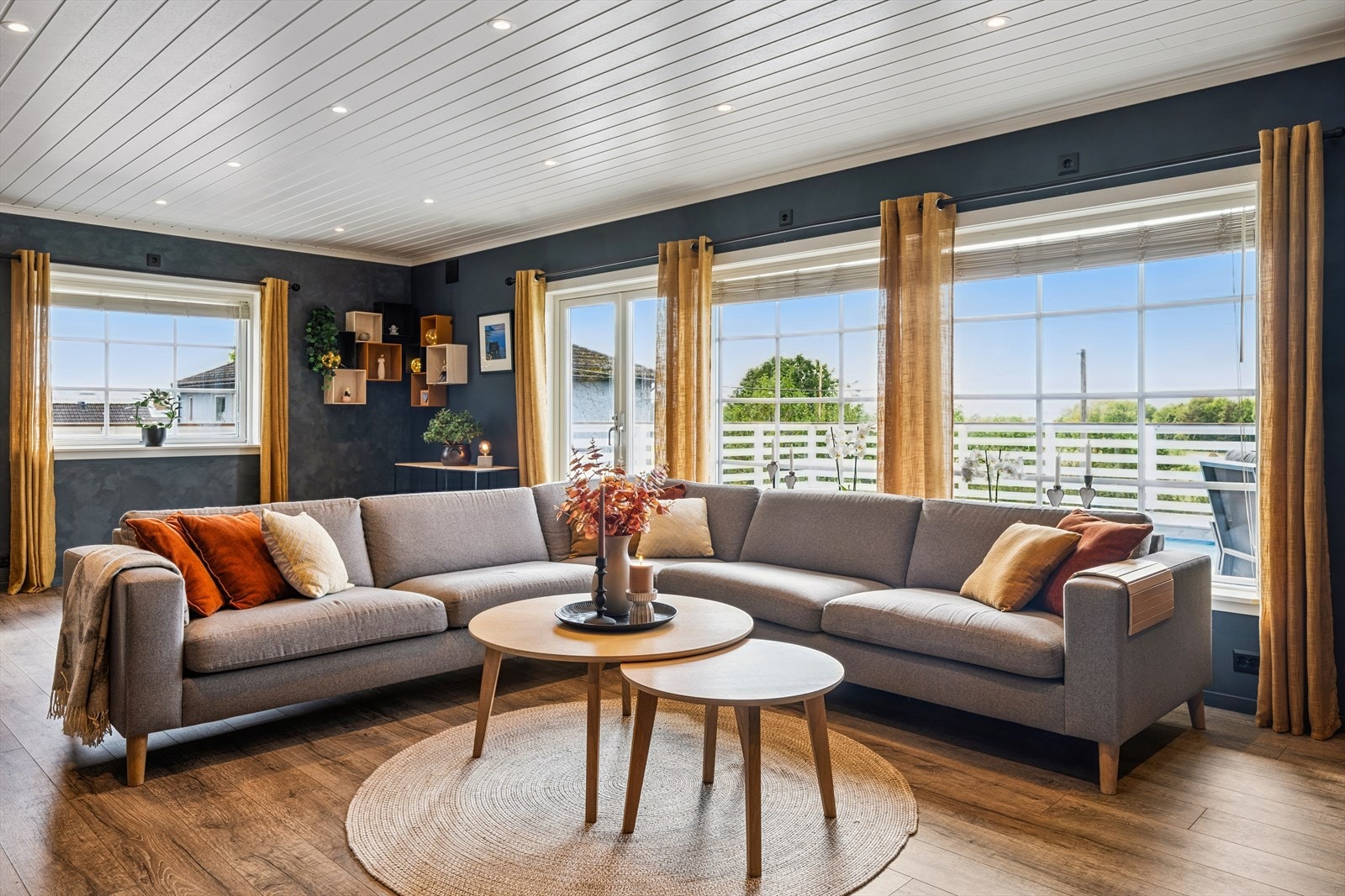 Mye innlys og med utgang til stor terrasse på 92 kvm Galleribilde