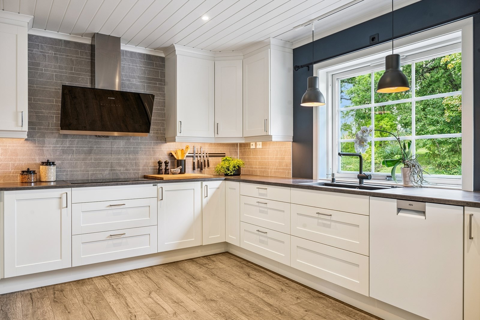 Det er kjøkkenventilator med avtrekk ut Galleribilde