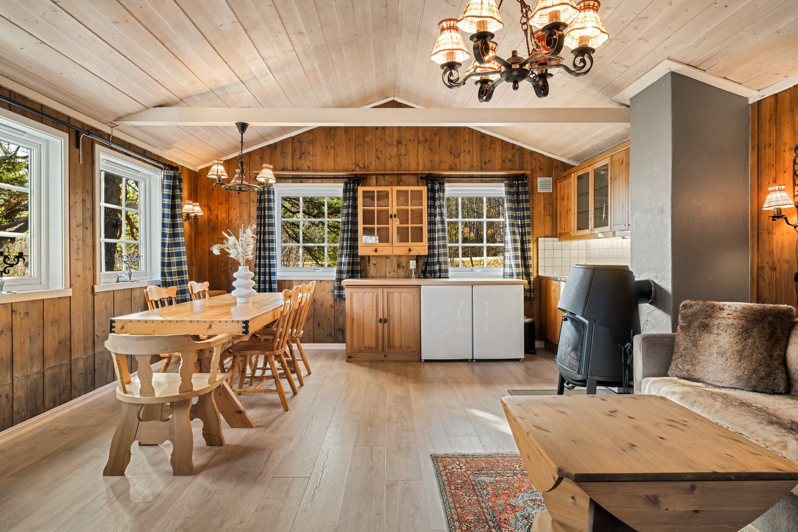 Stue/kjøkken rommer hele 28 kvm! Galleribilde