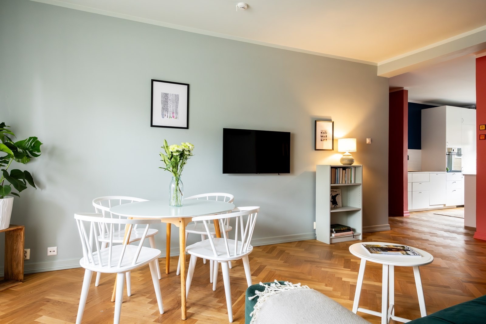 - Varmtvann, fyring og TV/internett er inkludert i felleskostnadene. Leiligheten har et lavt strømforbruk. Selger informerer om et forbruk på 3 592 kWh i 2024 - Galleribilde