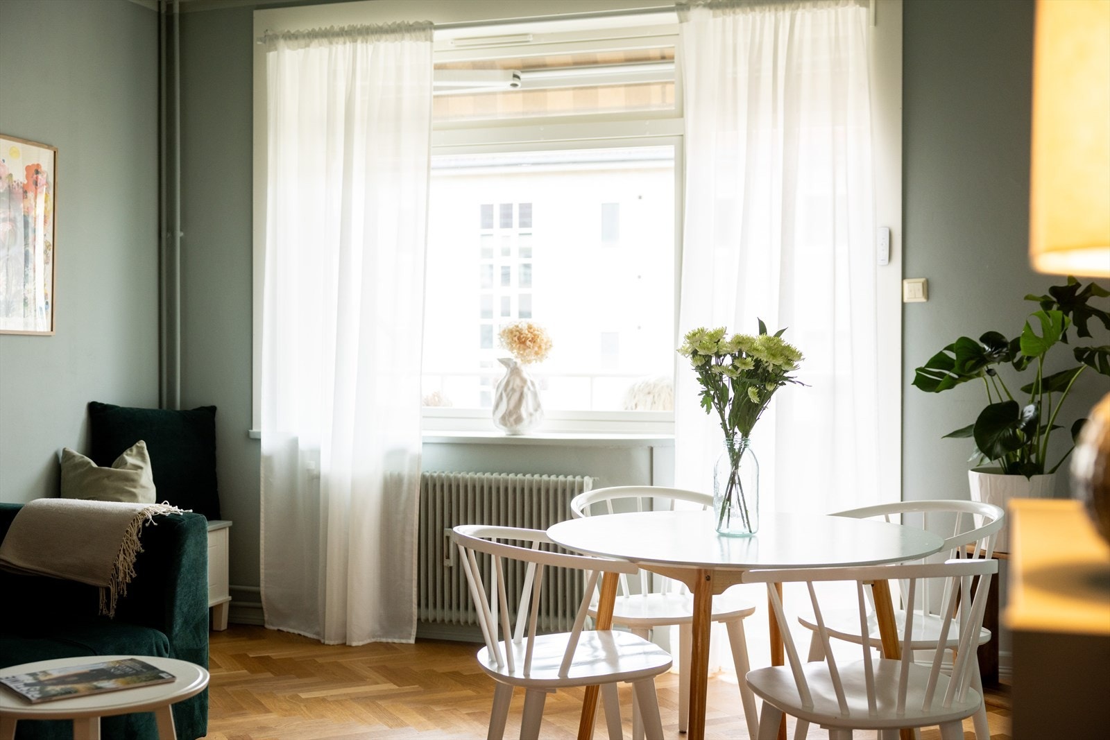 - Store vindusflater som gir rikelig med luft og lys - Galleribilde