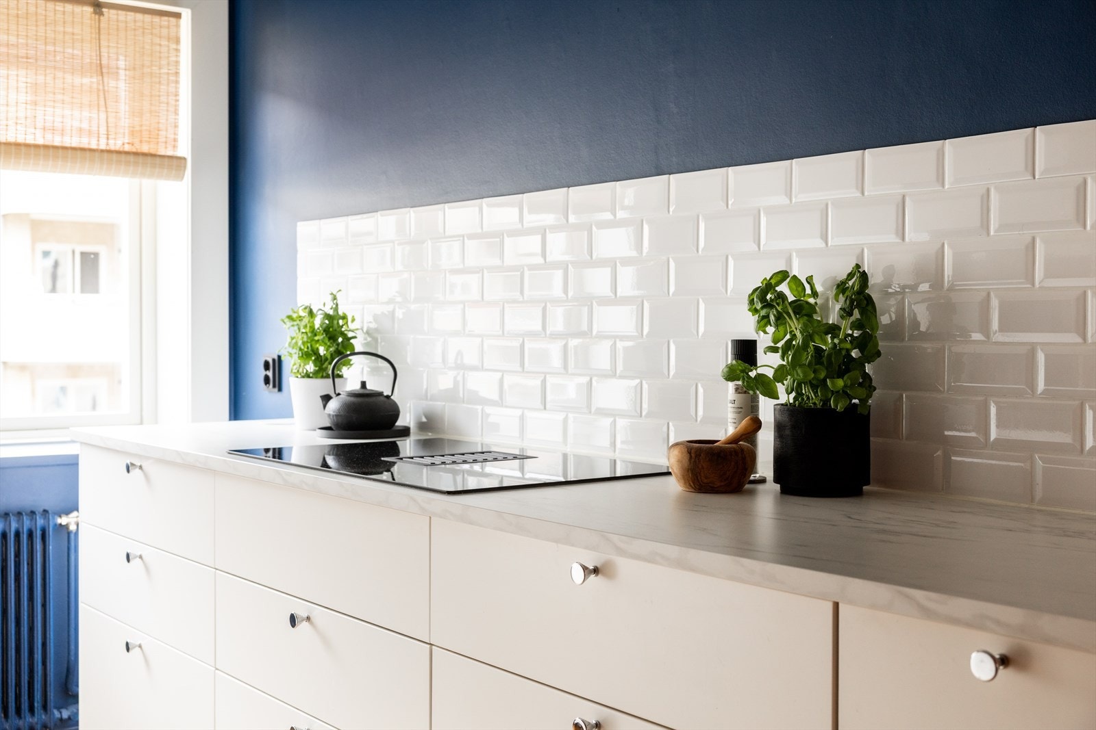 - Av hvitevarer er det integrert induksjonstopp, stekeovn, oppvaskmaskin samt kjøl-/fryseskap - Galleribilde