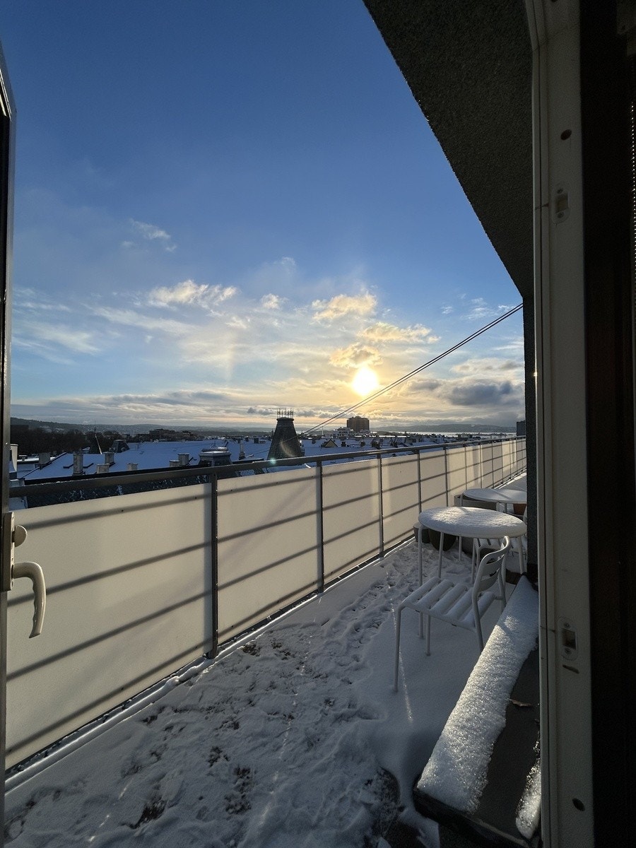 Sydvendt balkong på 15 kvm. Galleribilde